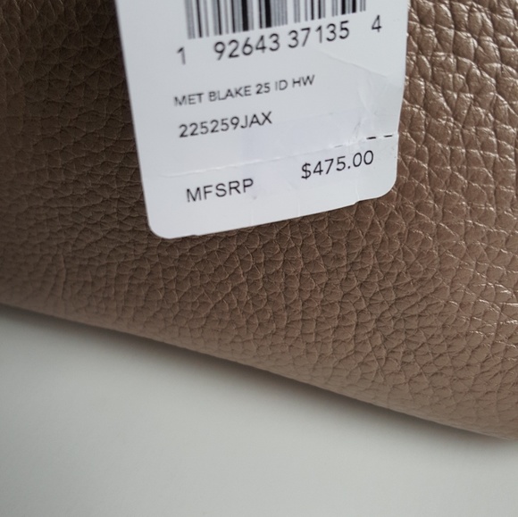 Coach signature leather arm and cross body bag. - Picture 8 of 8